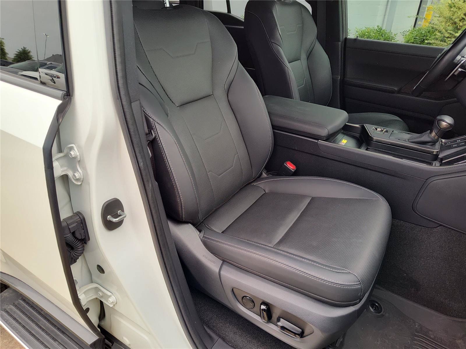 Used 2024 Lexus GX 550 w/ Accessory Package (Z1) AWD/4WD image 24
