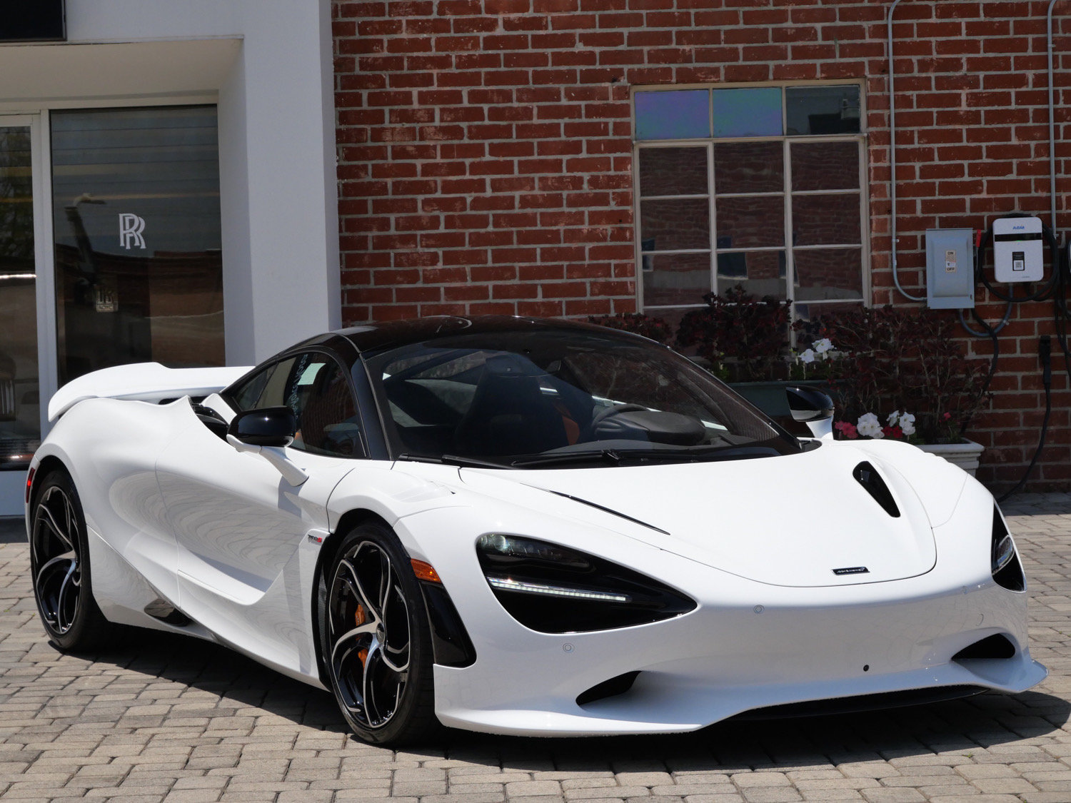 Used 2024 McLaren 750S RWD image 1