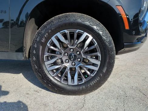 Certified 2025 Chevrolet Suburban Z71 image 11