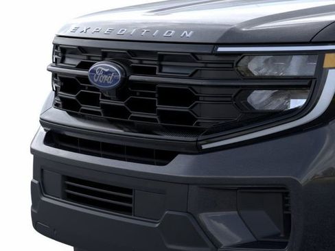 New 2026 Ford Expedition Active image 19