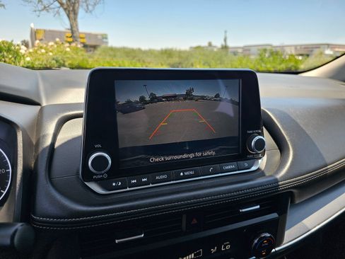 Used 2025 Nissan Rogue SV AWD/4WD image 31