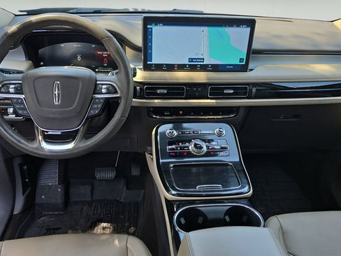 Used 2022 Lincoln Nautilus FWD w/ Premium Package image 21