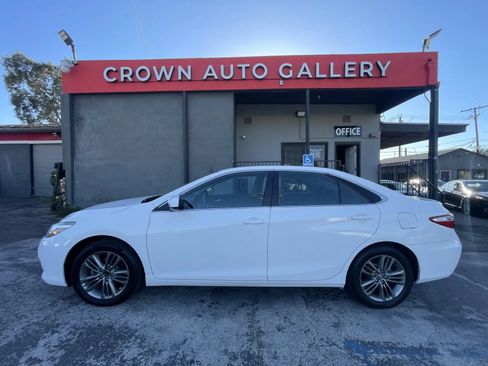 Used 2017 Toyota Camry SE FWD image 6