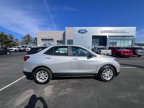 Used 2022 Chevrolet Equinox LS AWD/4WD image 7