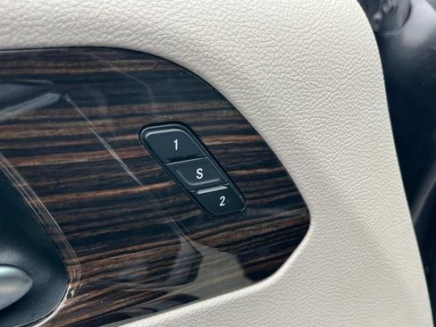 Used 2023 Chrysler Pacifica Limited FWD image 36