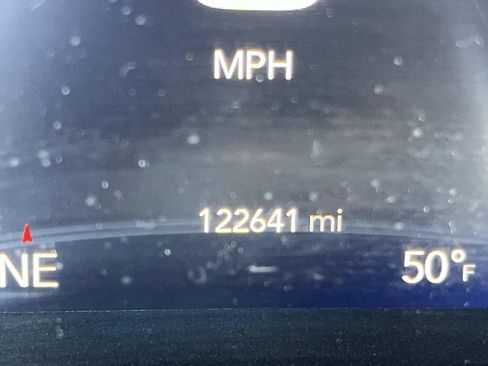 Used 2018 Chrysler Pacifica Touring-L Plus image 19