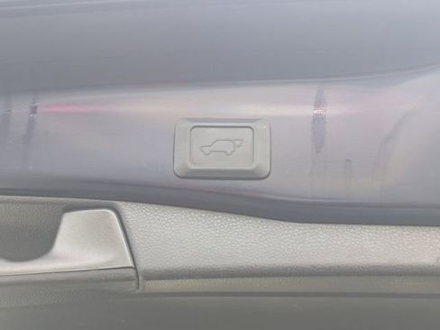 Used 2019 Toyota RAV4 XLE Premium image 14