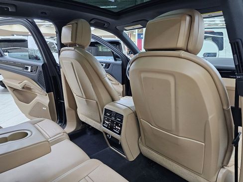 Used 2020 Porsche Cayenne image 25