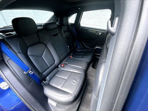 Certified 2023 Porsche Macan AWD/4WD image 21