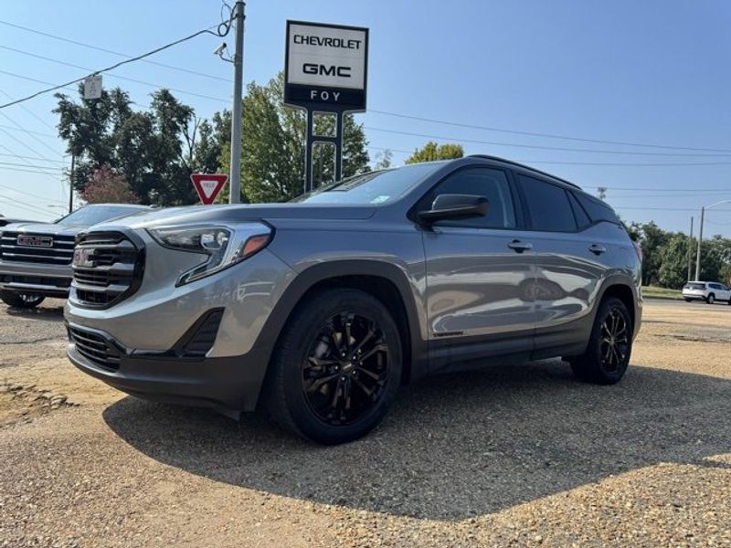 Used 2020 GMC Terrain SLE w/ Elevation Edition image 1