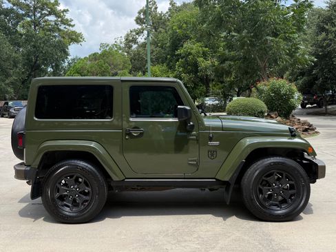 Used 2016 Jeep Wrangler Sahara AWD/4WD image 18
