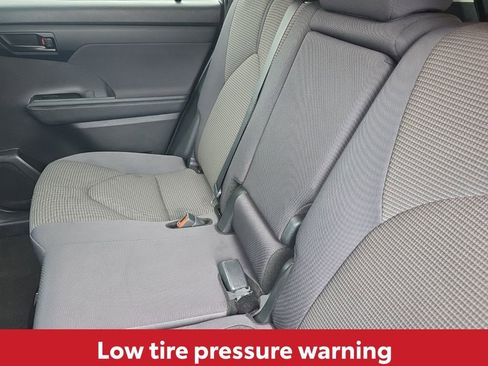 Used 2024 Toyota Highlander LE image 18