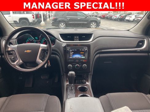Used 2017 Chevrolet Traverse LT image 4
