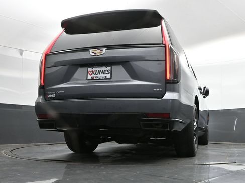 Used 2021 Cadillac Escalade ESV Sport w/ Driver Assist Tech Package AWD/4WD image 40