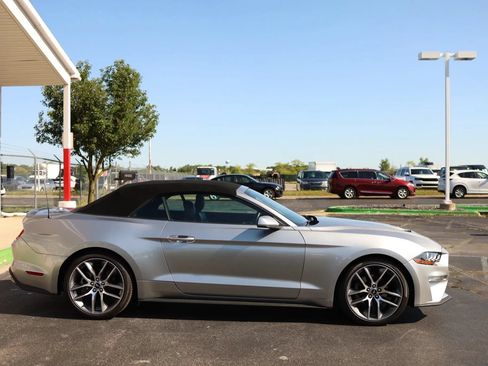Used 2022 Ford Mustang Premium RWD image 4