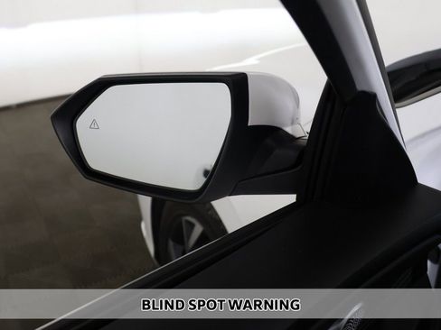 Used 2025 Hyundai Elantra Limited FWD image 7