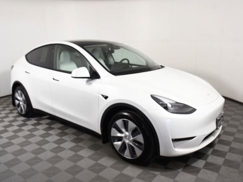 Used 2023 Tesla Model Y Long Range image 8