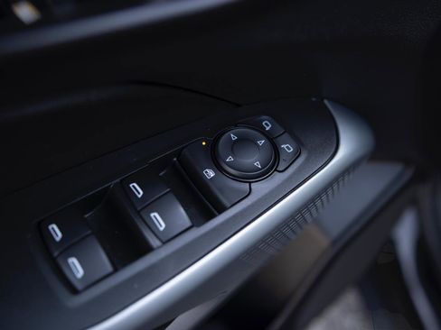 Used 2024 Chevrolet Trax LS w/ LS Convenience Package image 12