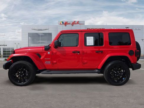 Used 2022 Jeep Wrangler Unlimited Sahara w/ Cold Weather Group AWD/4WD image 2