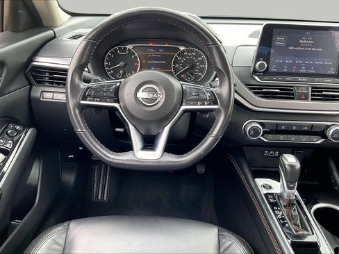 Used 2025 Nissan Altima 2.5 SR FWD image 6