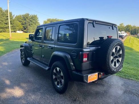 Used 2022 Jeep Wrangler Unlimited Sahara AWD/4WD image 5
