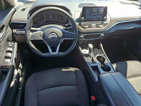 Used 2023 Nissan Altima 2.5 SV FWD image 2