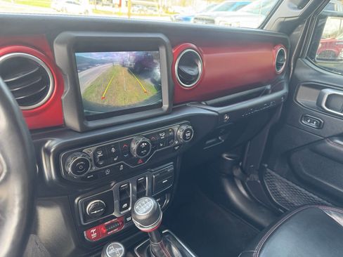 Used 2019 Jeep Wrangler Rubicon w/ Uconnect 4C Nav & Sound Group image 16