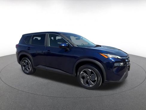 Used 2025 Nissan Rogue SV FWD image 2