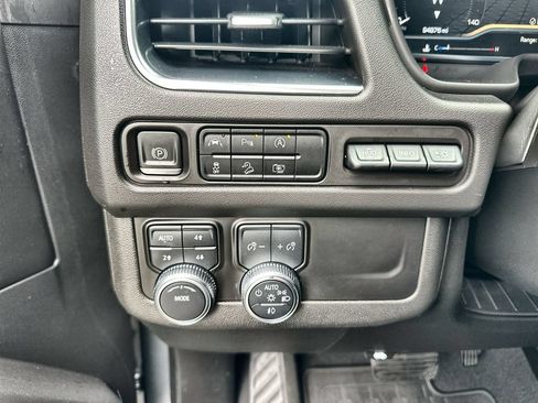 Certified 2023 GMC Yukon AT4 w/ AT4 Premium Package AWD/4WD image 17