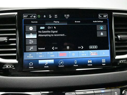 Used 2023 Chrysler Pacifica Touring-L FWD image 16