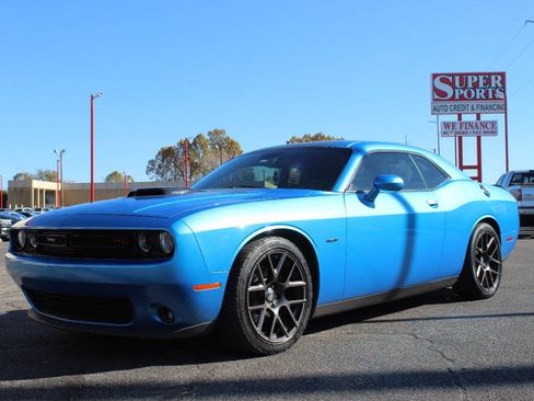 Used 2016 Dodge Challenger R/T RWD image 7