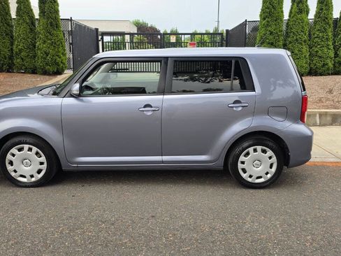 Used 2012 Scion xB FWD image 8