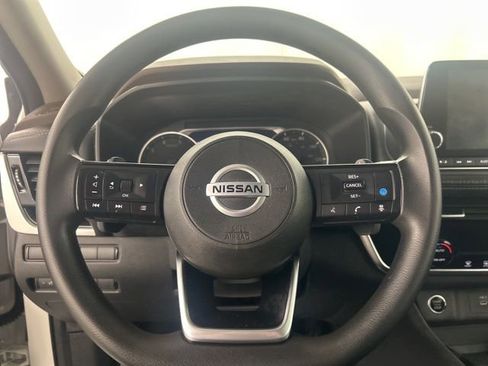 Used 2021 Nissan Rogue SV image 11