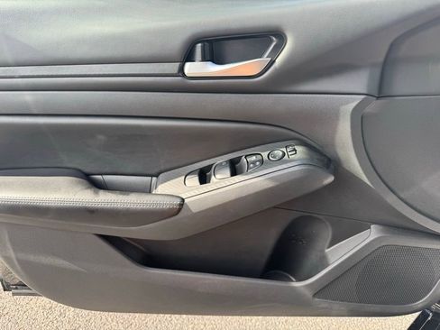 Used 2024 Nissan Altima 2.5 SV image 14