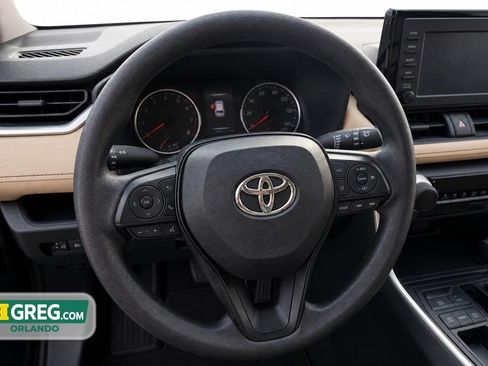Used 2020 Toyota RAV4 LE FWD image 11