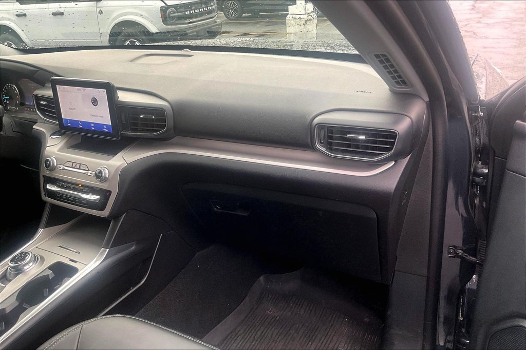 Used 2024 Ford Explorer XLT w/ Equipment Group 202A AWD/4WD image 15