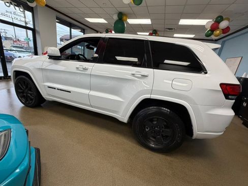 Used 2021 Jeep Grand Cherokee Laredo X image 12