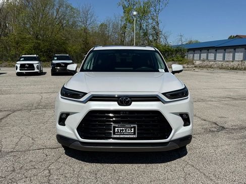 Used 2024 Toyota Grand Highlander AWD Hybrid image 3