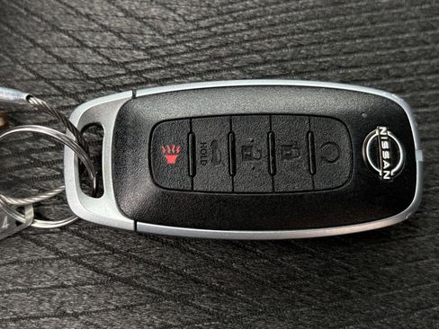 Used 2025 Nissan Rogue SV image 27