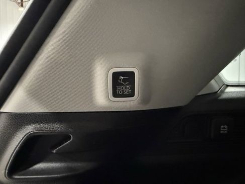 Used 2023 Jeep Grand Cherokee Limited image 36