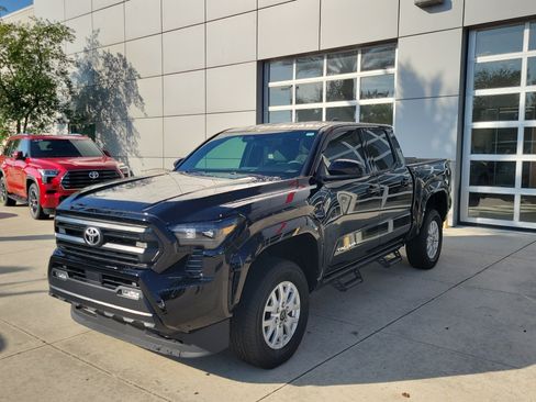 Certified 2025 Toyota Tacoma SR5 AWD/4WD image 1