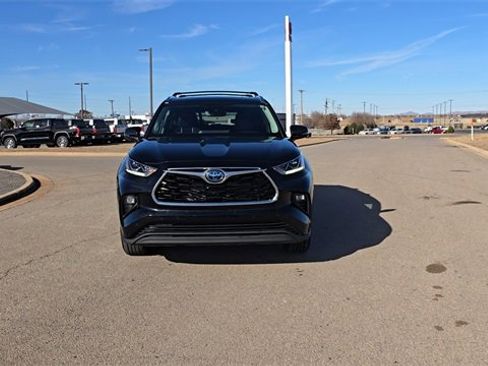 Used 2023 Toyota Highlander Limited image 3