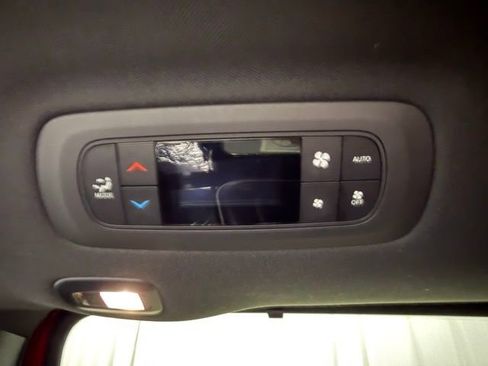 Used 2025 Chrysler Pacifica Limited image 25