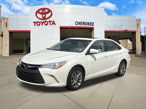 Used 2017 Toyota Camry XLE w/ Moonroof Package image 1