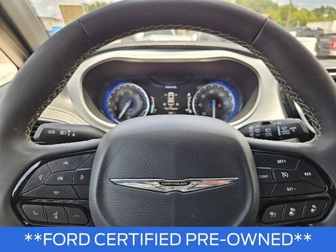 Used 2025 Chrysler Pacifica Limited FWD image 34