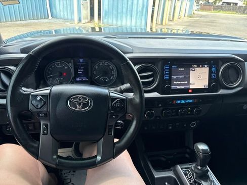 Used 2018 Toyota Tacoma TRD Off-Road w/ TRD Premium Off Road Package AWD/4WD image 10