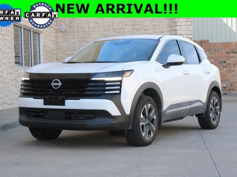 Used 2025 Nissan Kicks SV image 1