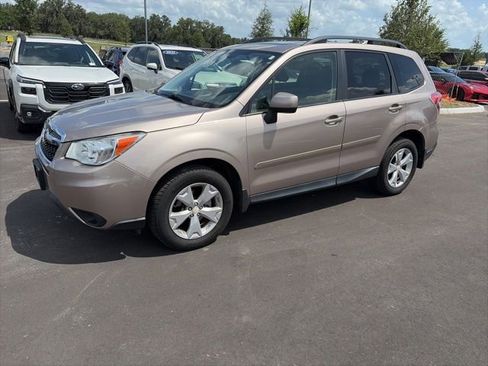 Used 2016 Subaru Forester 2.5i Premium AWD/4WD image 2