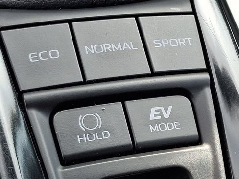 Used 2025 Toyota Camry Hybrid AWD/4WD image 23