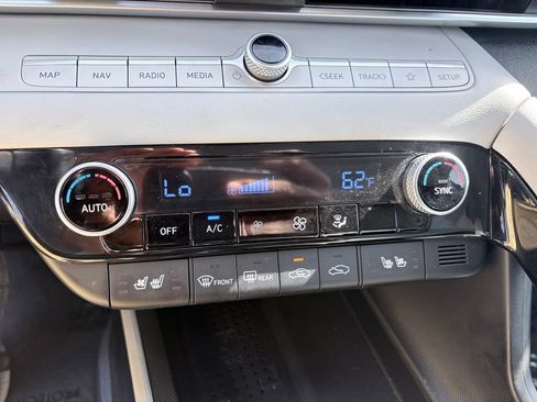 Used 2023 Hyundai Elantra Limited FWD image 19